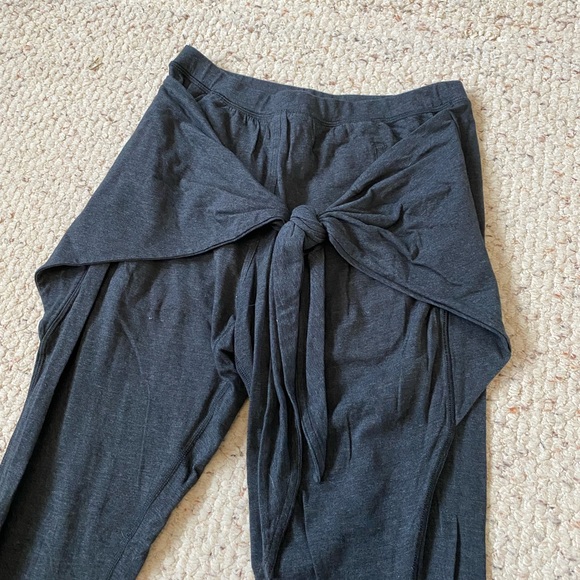 Lululemon Tie-Up Capris - Picture 3 of 5